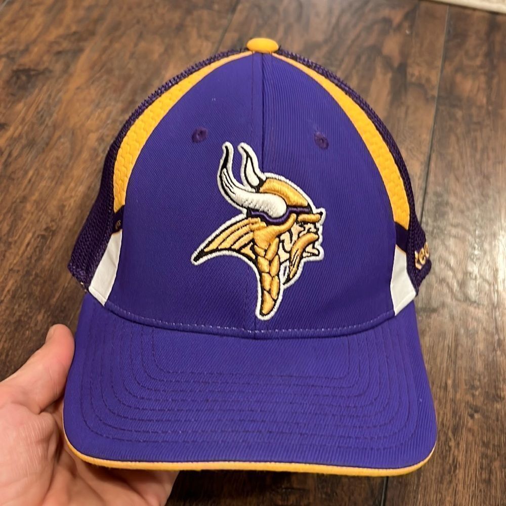 Reebok Minnesota Vikings Purple/Yellow NFL EQUIPMENT Mesh Trucker Hat size S - M